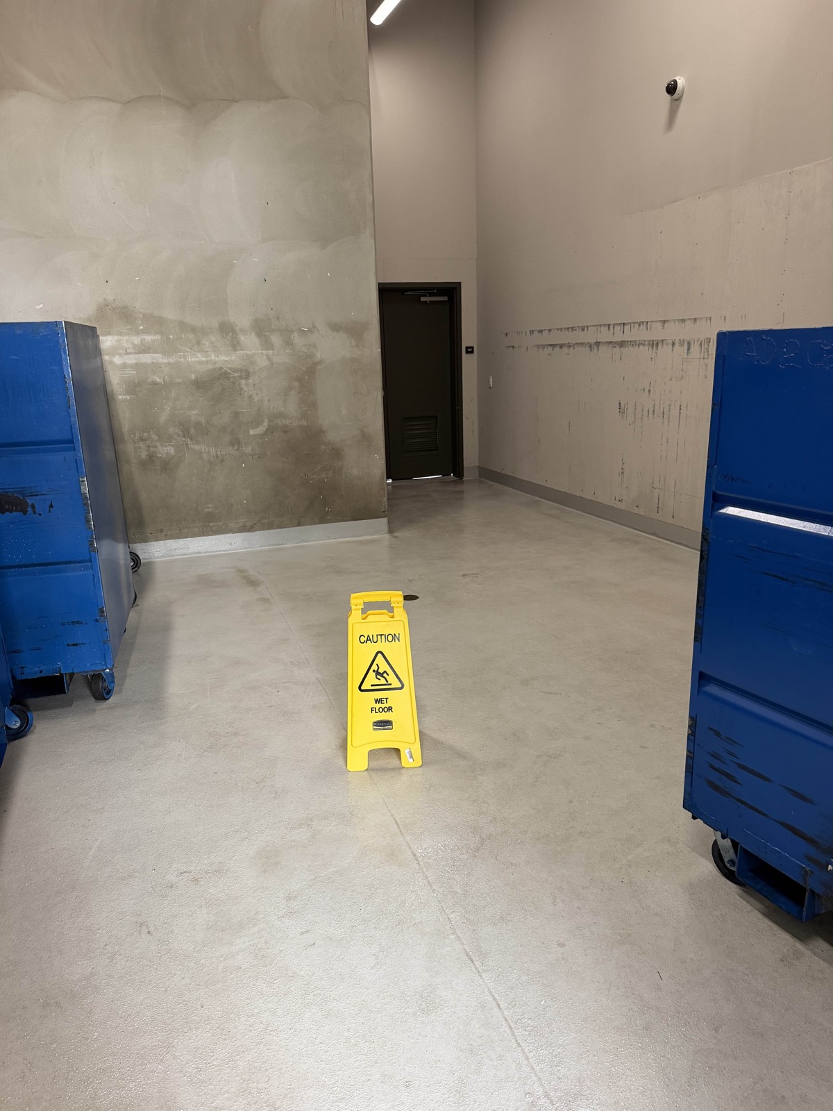Clean dumpster pad area after professional cleaning service in Ventura CA
